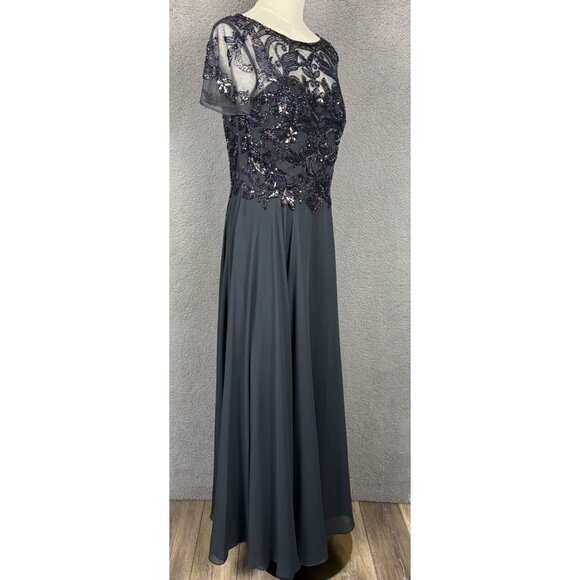 Xscape Women's Beaded Formal Evening Gown Dress Gray Size 8 New With Defect's. - Picture 3 of 8